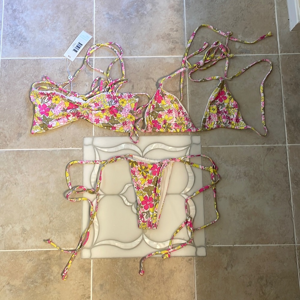 🤍limited time Frankie’s bikinis three piece bundle🤍